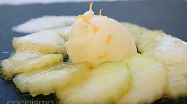 Melón en Aceite de Oliva, helado de cáscara de limón y tomillo de aire