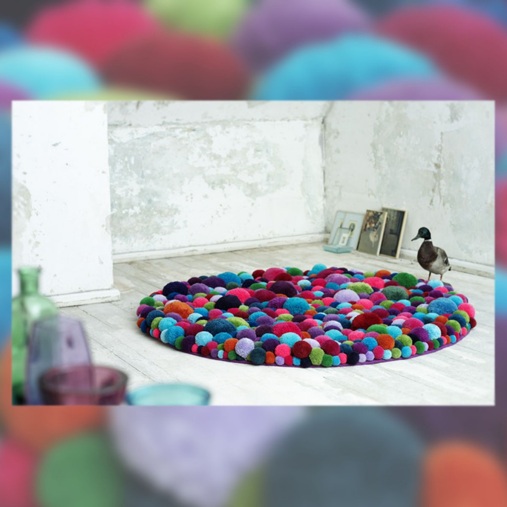 Puffs, alfombras y sillas de pompones by La Musa Decoracion 01