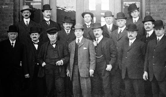 Los miembros de la Motion Picture Patents Company (MPPC). El tercero desde la izquierda, es Thomas Alva Edison.