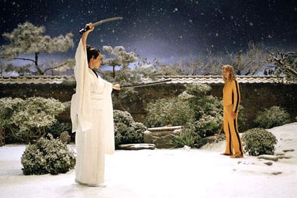 Fotograma de la película Kill Bil (volumen 1), en el que la batalla final se realiza sobre un escenario nevado. 