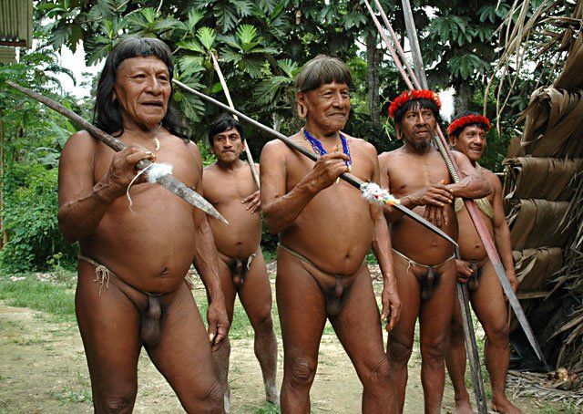 huaorani-tribe-spears