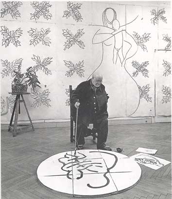 Matisse trabajando en los murales de la capilla.