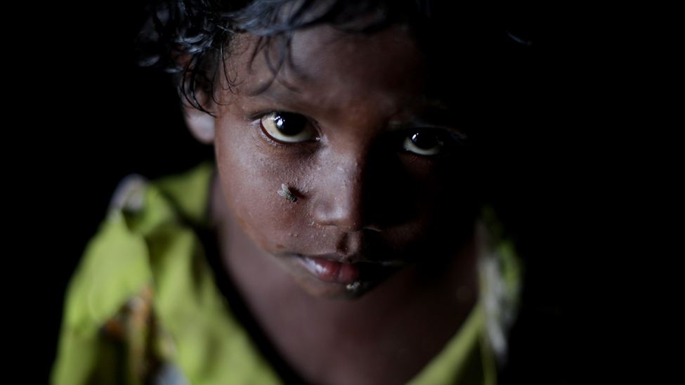  Las niñas y mujeres dalit sufren lo que en India se conoce como “triple discriminación”: de casta, de clase y de género. Hay una media de mil violaciones de mujeres dalit al año y muchas niñas aún son explotadas sexualmente como devadasi o “sirvientas de Dios”. Esta antigua práctica religiosa que impone la prohibición de casarse y la obligación de servir en un templo, recluta a miles de niñas cada año en lo que actualmente es un sistema ilegal pero organizado de prostitución. El 93% de las devadasi son dalit. (Jason Taylor / ActionAid) 