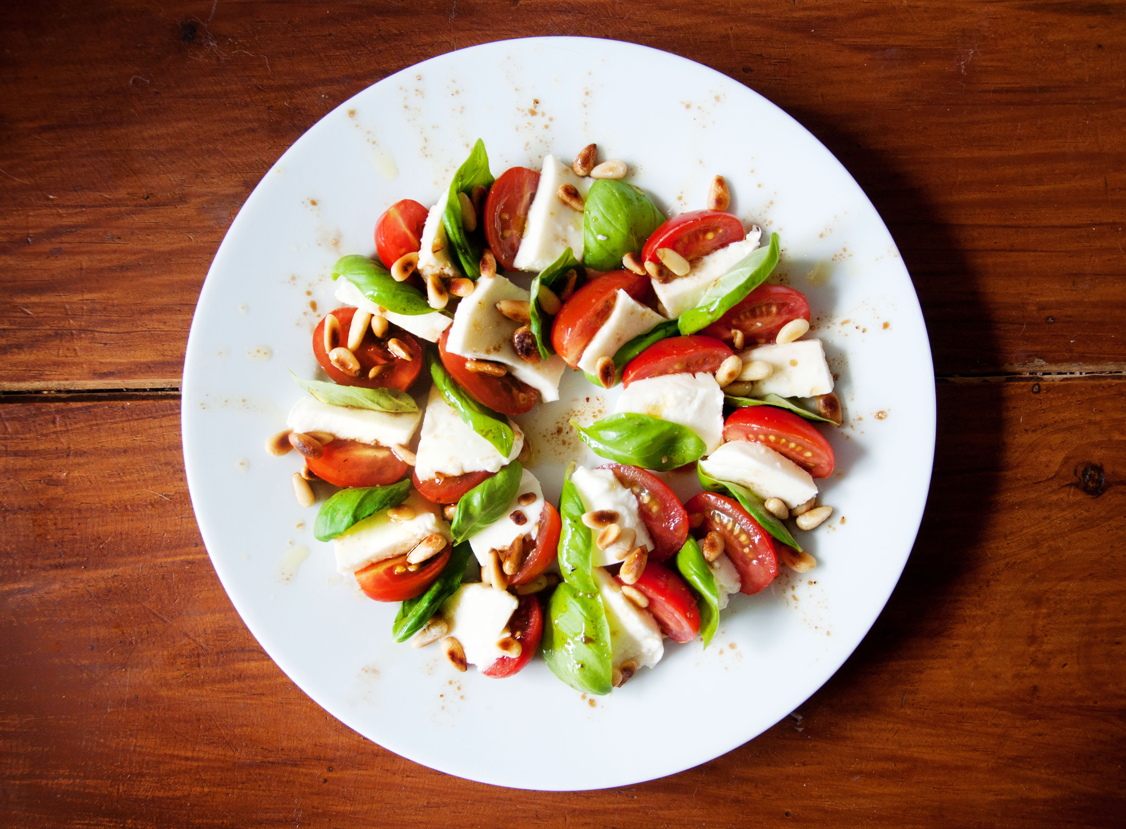 stockvault-tomato-mozzarella-salad133058