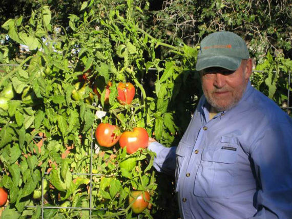 Vivía en su rancho de Colorado con su segunda esposa, Pam. Amaba cultivar tomates. Foto: Página oficial del artista