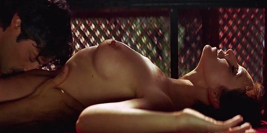 Vicente Aranda siempre se caracterizó por rodar las mejores escenas de sexo del cine español. En la foto Ana Belén en éxtasis en "La pasión turca"