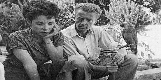 La relación literaria del guatemalteco con Paul Bowles ocupa un lugar en el libro.